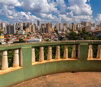 Vista aérea do Parque do Peão, em Barretos SP, ao pôr do sol.
