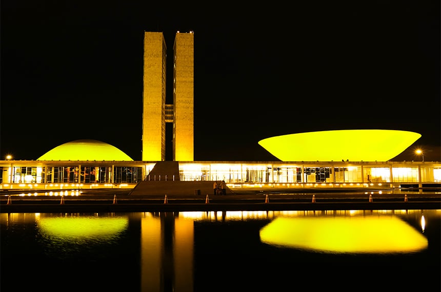 Congresso Nacional em Brasília ao anoitecer