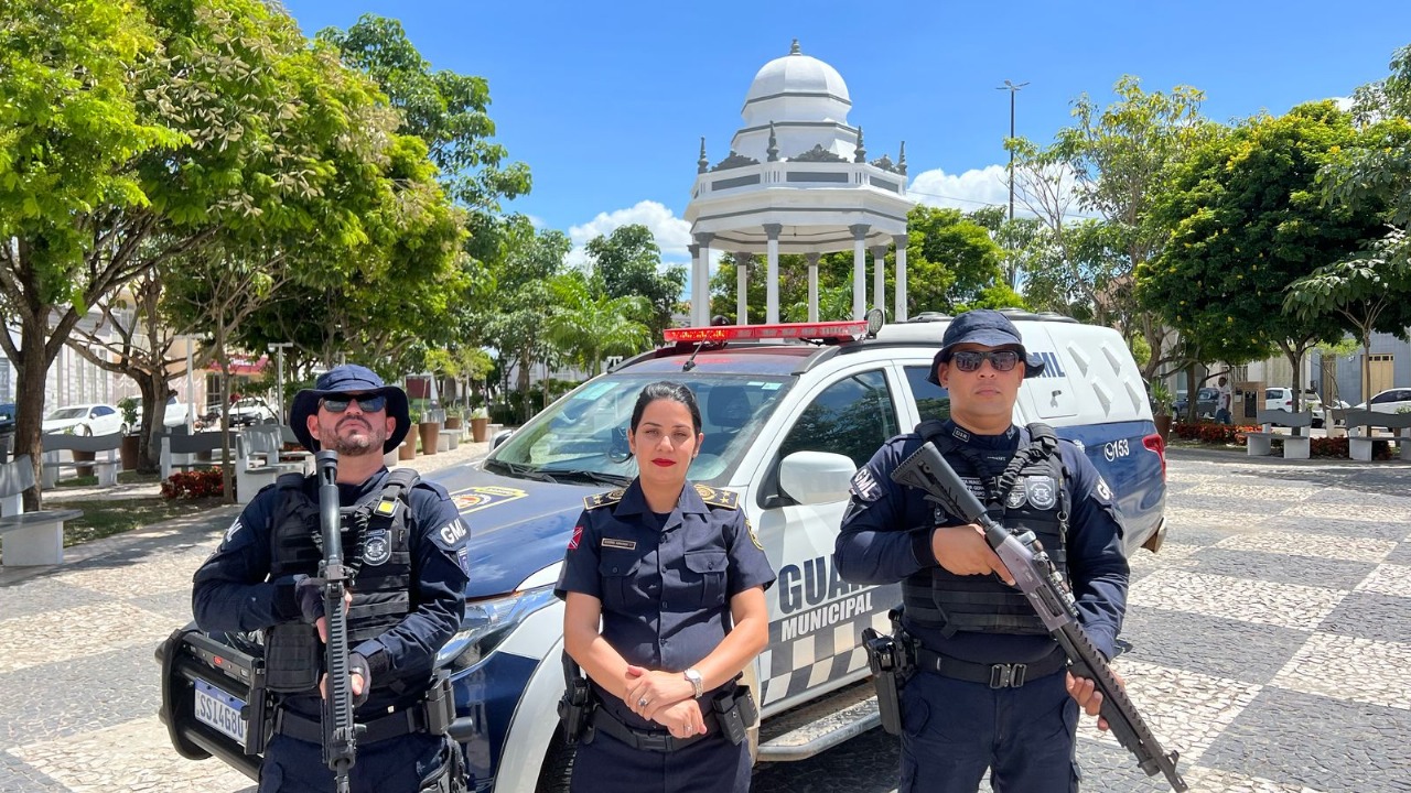 Guardas municipais em patrulhamento urbano; imagem ilustrativa, não relacionada diretamente a Pedra Mole