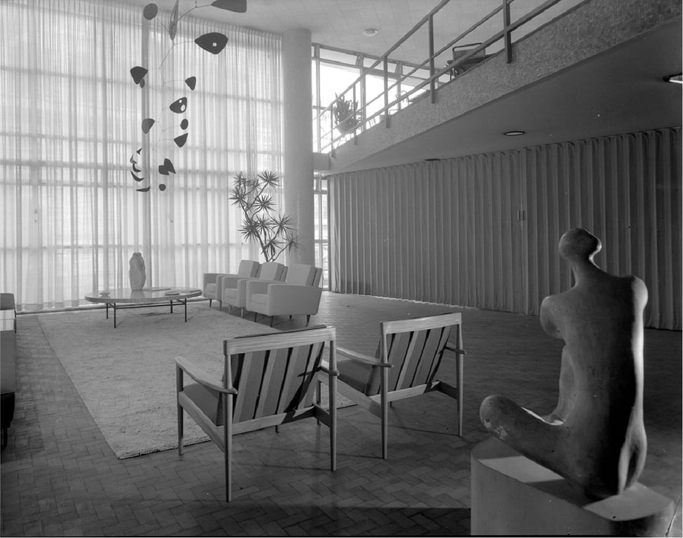 Ambiente de auditório com cadeiras e apresentação — ilustrativo para prova didática