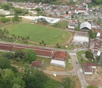 Vista panorâmica do campus do IF Baiano em Santa Inês BA, com edifícios e áreas verdes