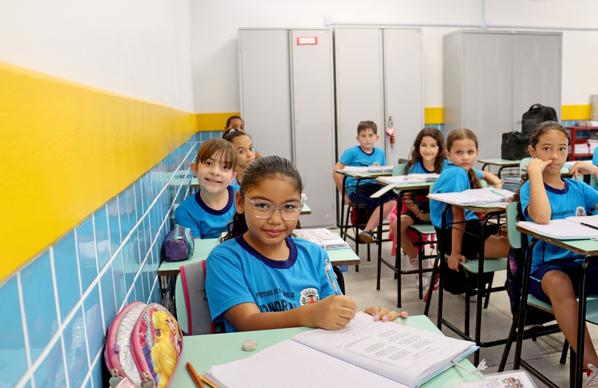 Sala de aula da rede pública brasileira