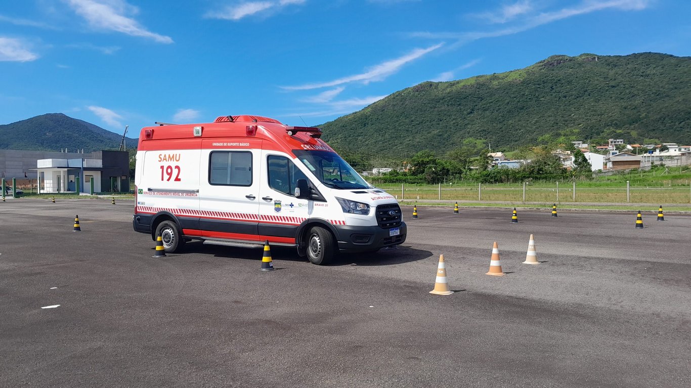 Ambulância do SAMU 192 em operação urbana em Santa Catarina