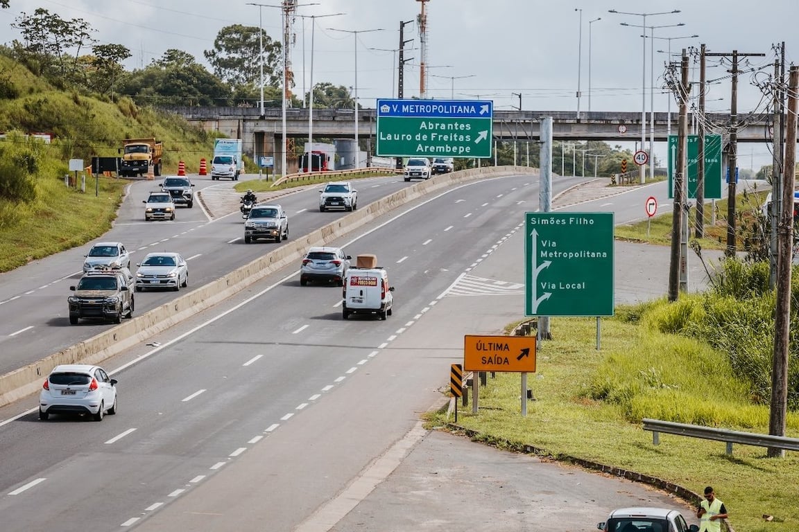 BR-324 na Região Metropolitana de Salvador, principal acesso à cidade