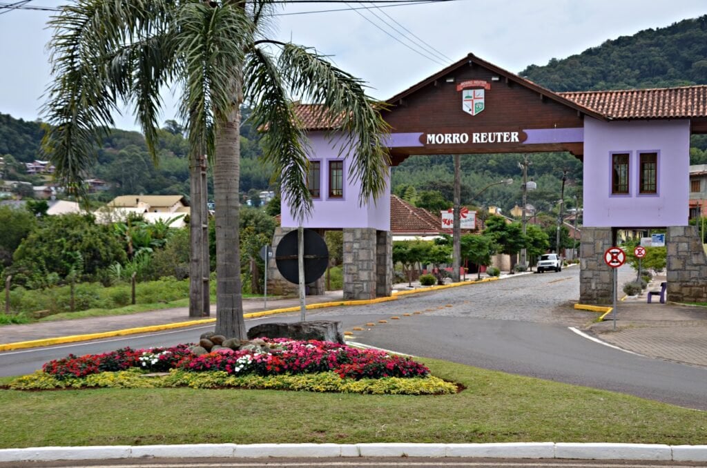 Prefeitura de Morro Reuter RS abre processo seletivo para servente de escola