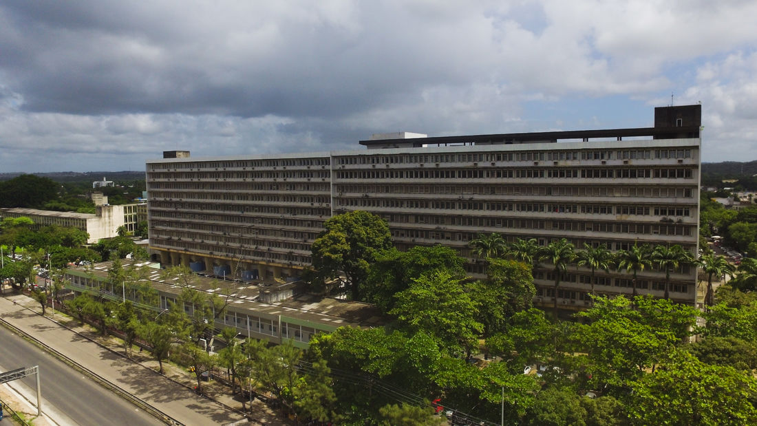 Fachada de hospital público no Brasil