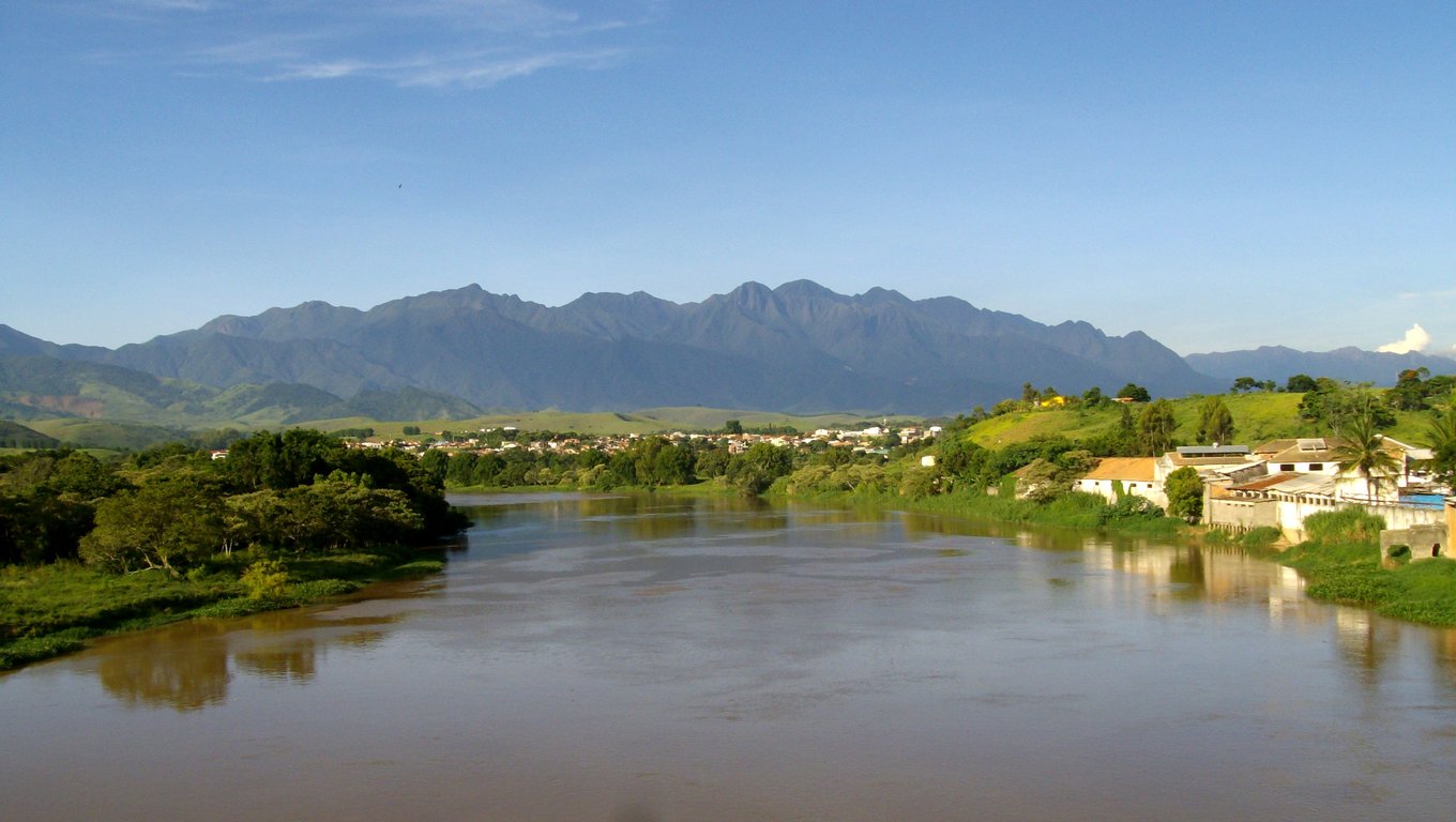 Vista aérea de Paraibuna e região do Vale do Paraíba