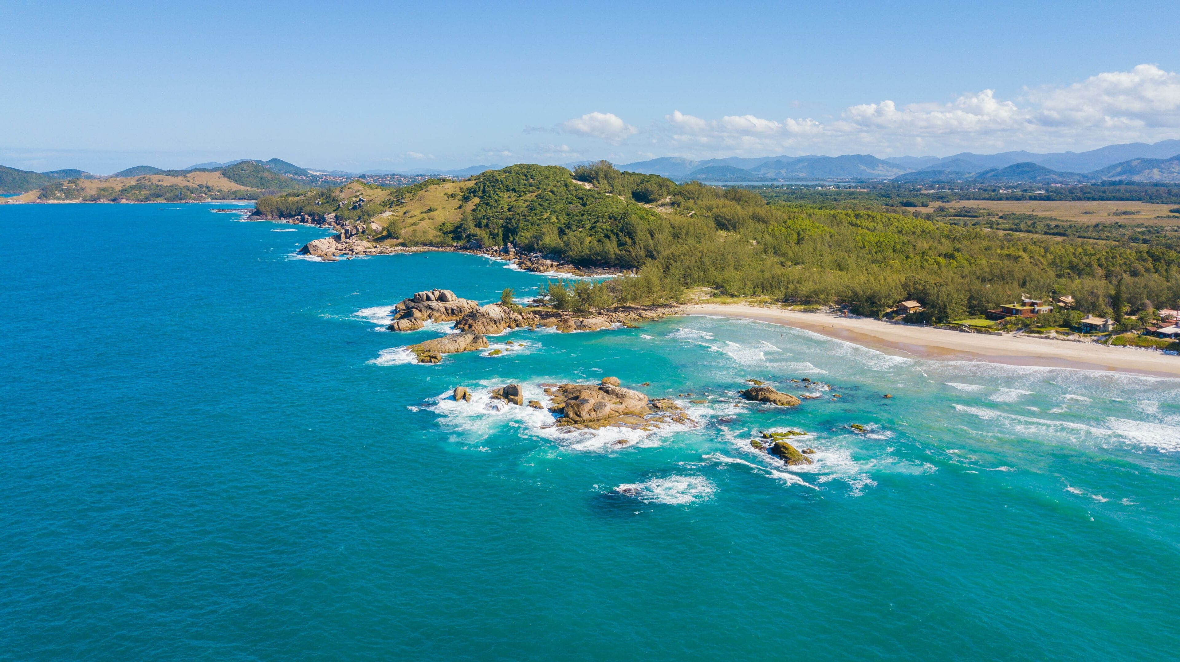 Imagem aérea da costa de Garopaba SC