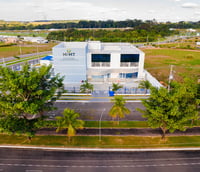 Fachada de prédio administrativo moderno do Instituto de Previdência dos Servidores Públicos de Alagoas