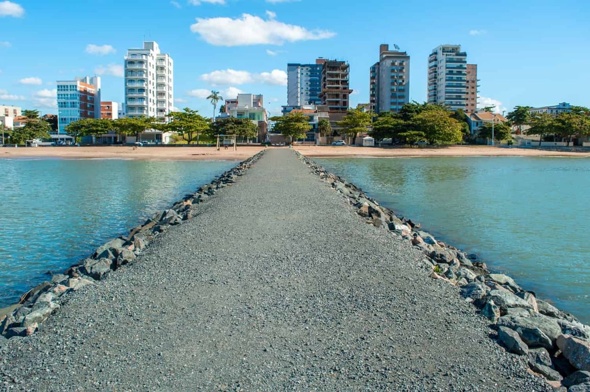 Instituto do Meio Ambiente Balneário Piçarras SC retifica concurso com inscrições suspensas para especialista ambiental