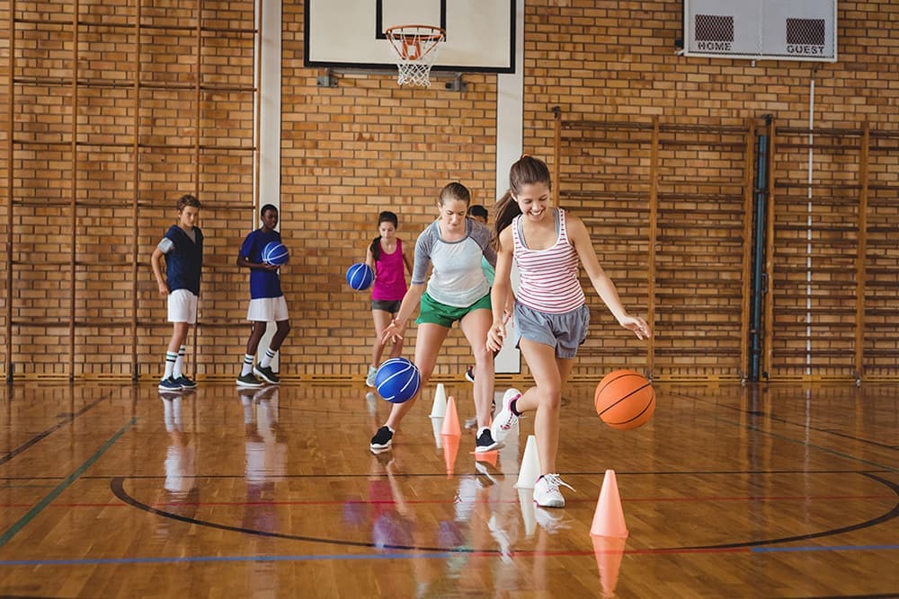 Quadra esportiva escolar, referência à vaga de professor de Educação Física
