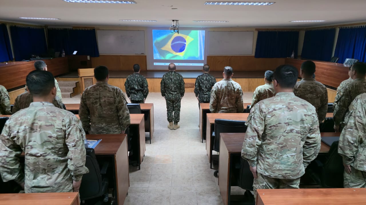 Militares em ambiente de instrução do Exército Brasileiro