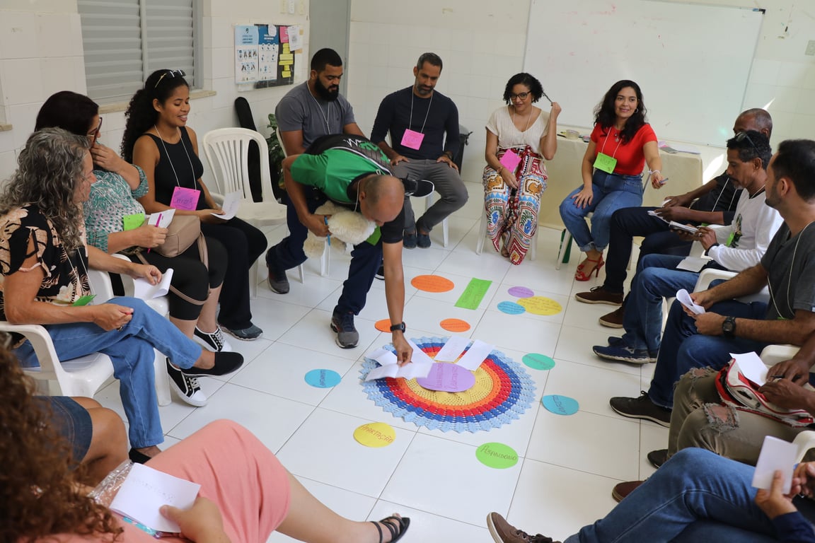 Atividade socioeducativa em centro comunitário