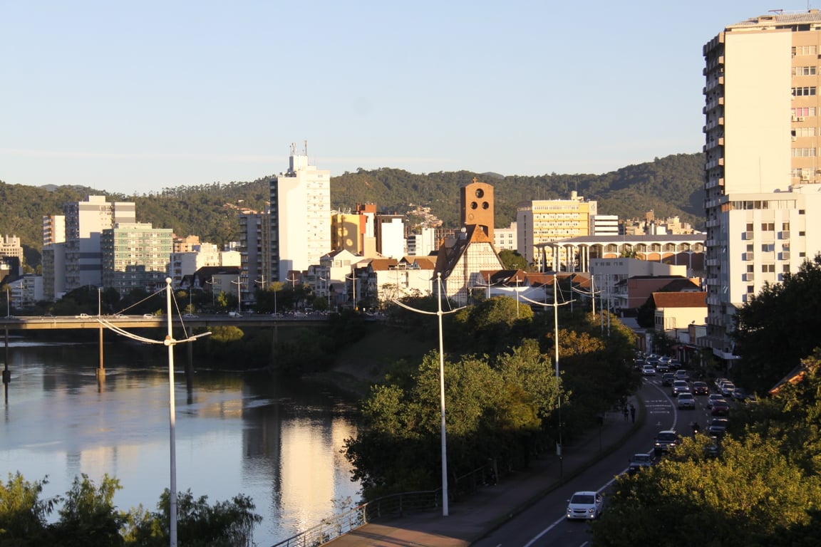 É uma imagem do post com o título Processo seletivo Fundação Universidade Regional de Blumenau SC abre vagas temporárias