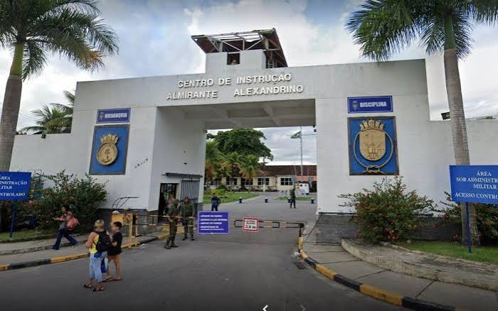 Entrada do Centro de Instrução Almirante Alexandrino, no Rio de Janeiro