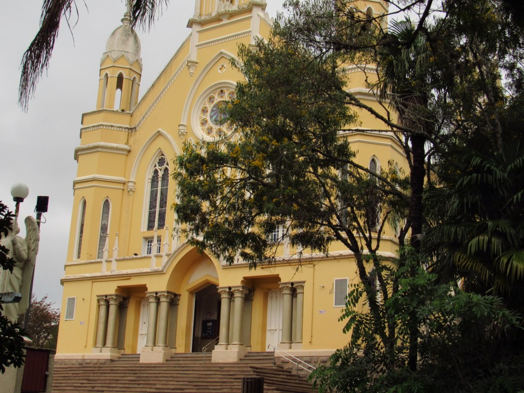 Centro de Nova Prata (RS) com a Igreja São João Batista em destaque