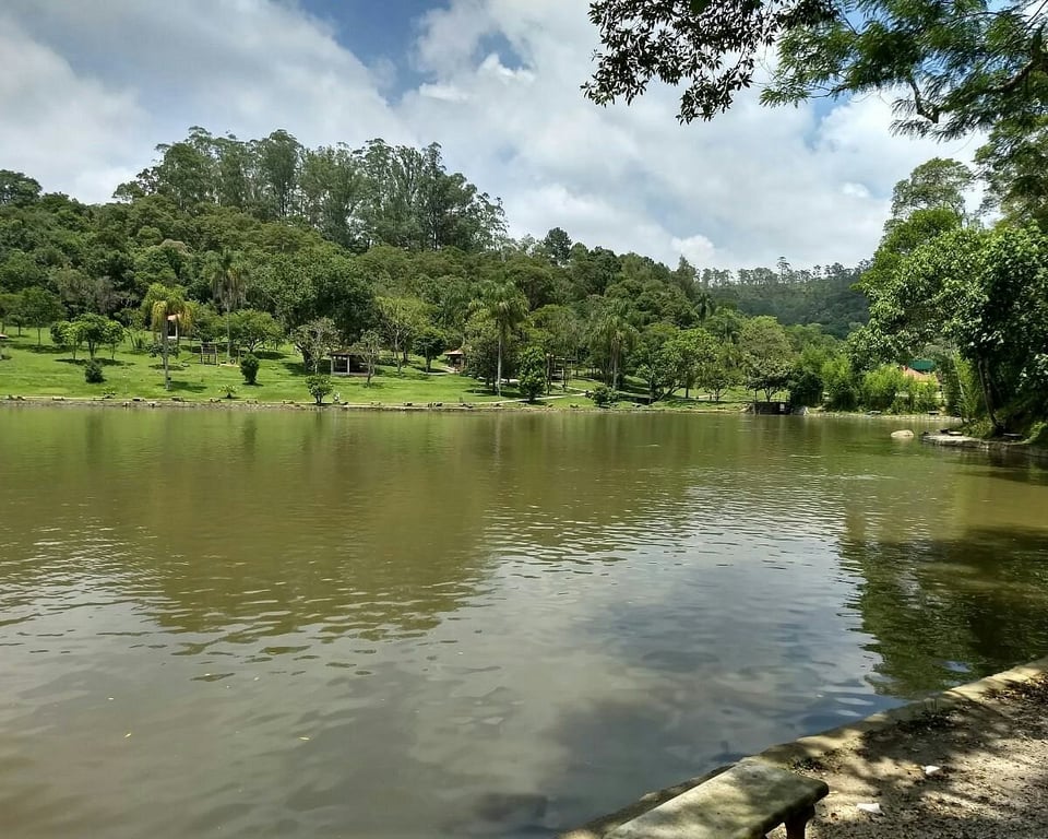 Parque Oriental de Ribeirão Pires ao entardecer