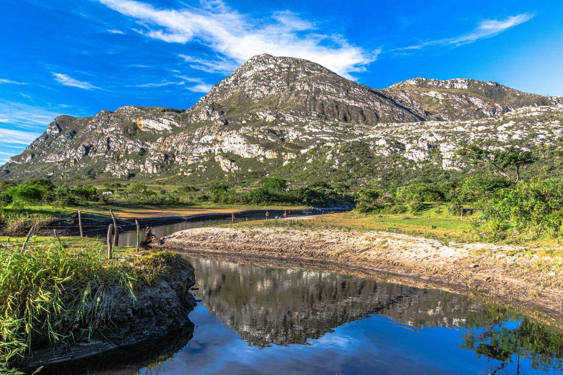 Vista panorâmica da lagoa e entorno em Lagoa dos Patos MG