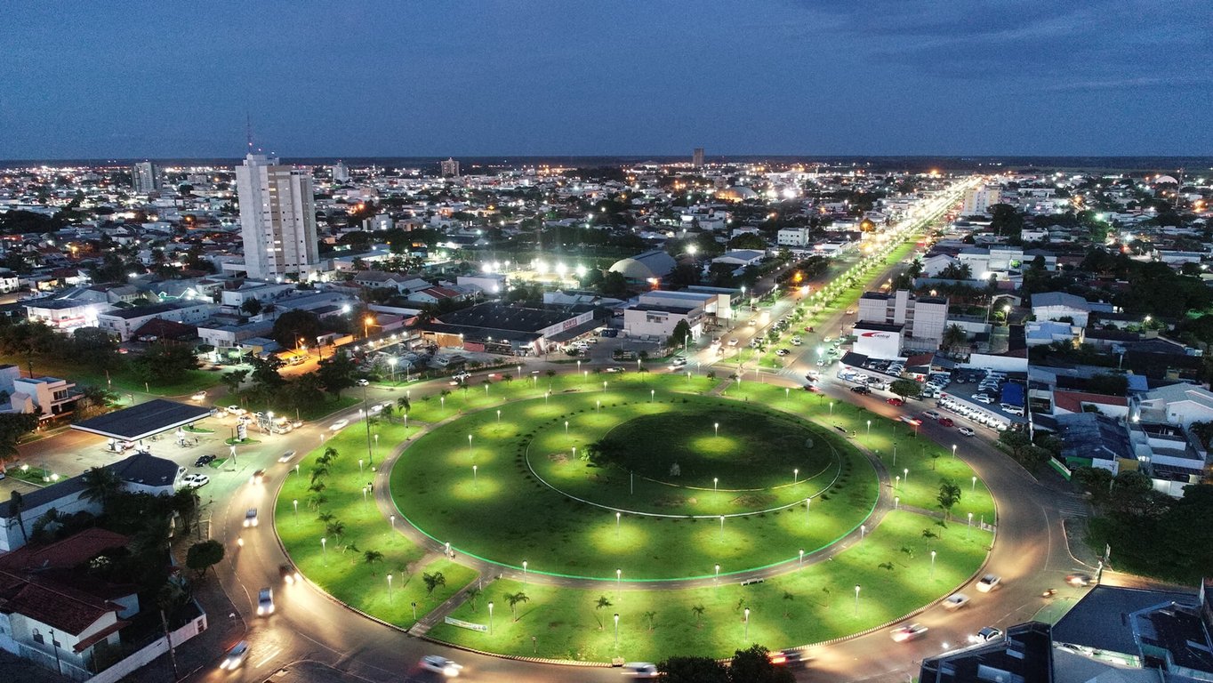 Vista aérea de Sinop, Mato Grosso, Brasil, ao entardecer