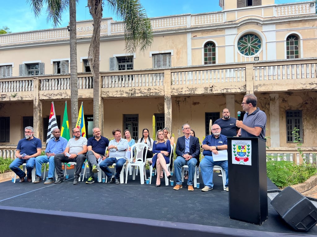 Evento municipal ao ar livre no interior paulista (imagem ilustrativa)