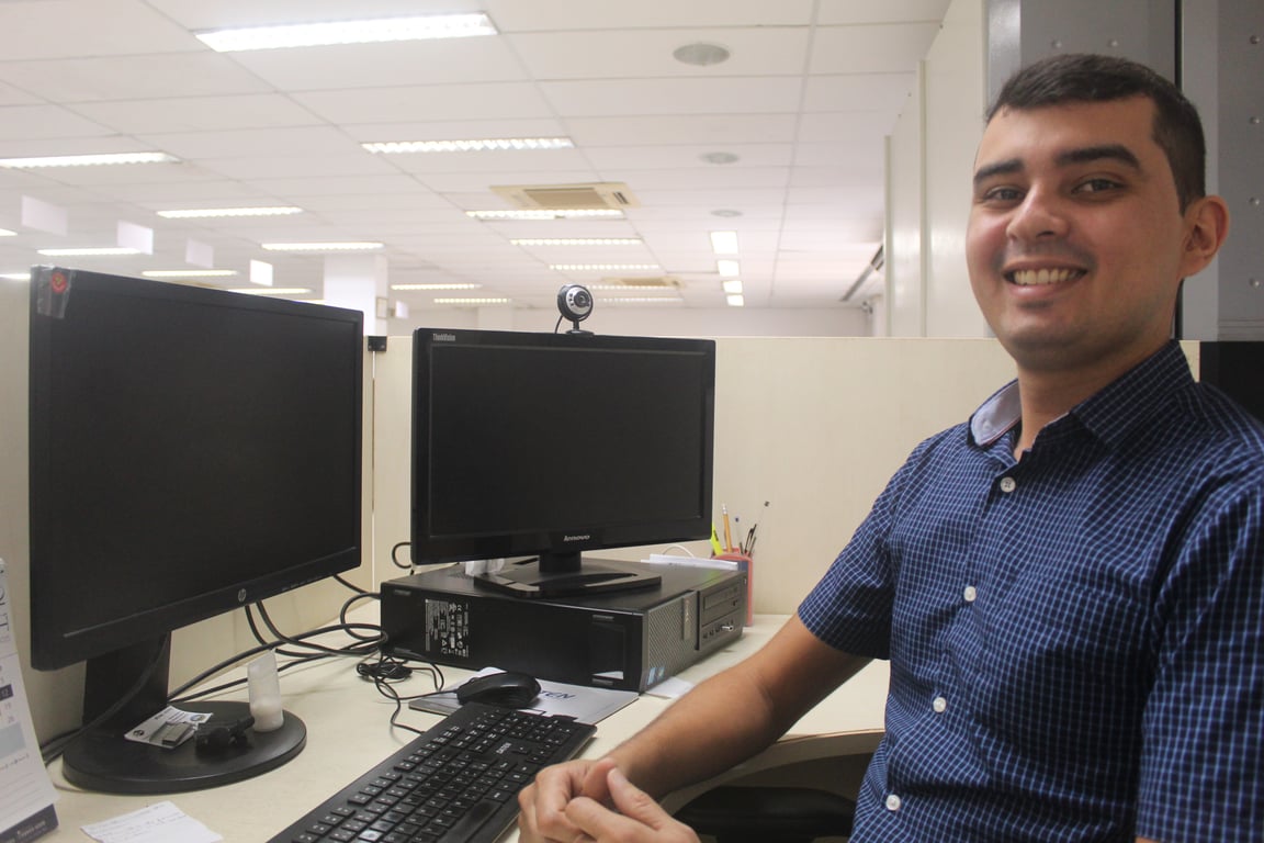 Servidor público em atividade administrativa (imagem ilustrativa)