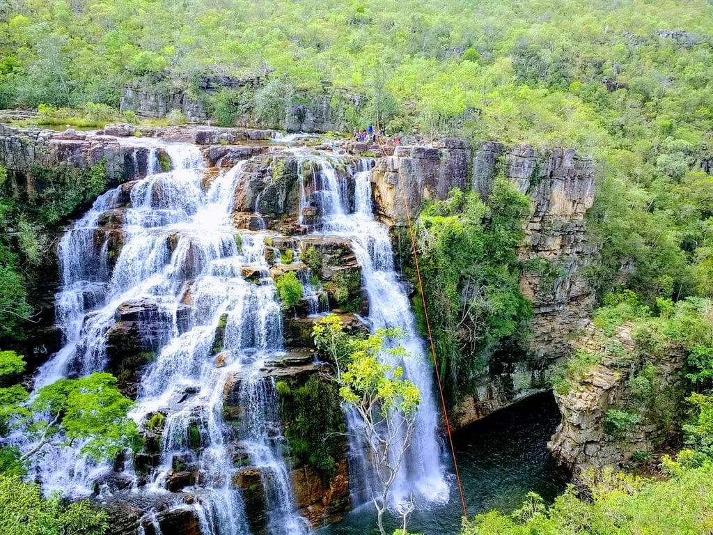 Chapada dos Veadeiros ao pôr do sol, com cânions e vegetação do Cerrado