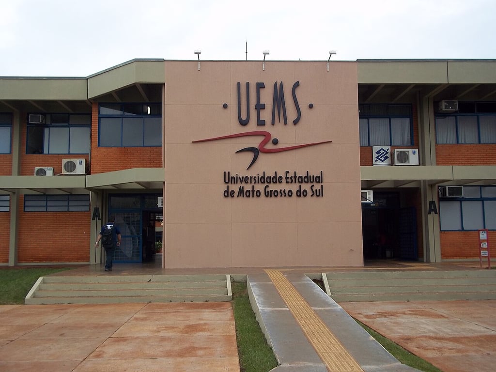 Entrada do campus da UEMS em Dourados
