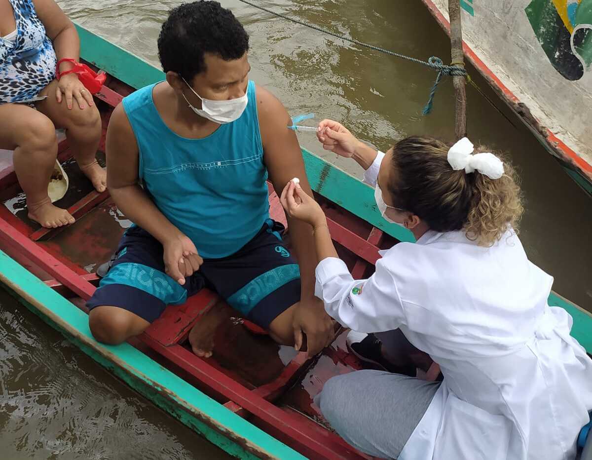 Atendimento de ACS em comunidade ribeirinha na Amazônia