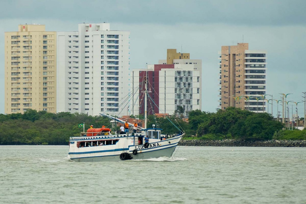 Travessia na Baía de São Marcos entre São Luís e Alcântara MA
