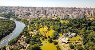 Vista aérea do rio Piracicaba e da área urbana