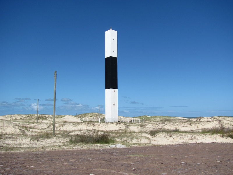 Costa e farol em Balneário Quintão, Palmares do Sul RS