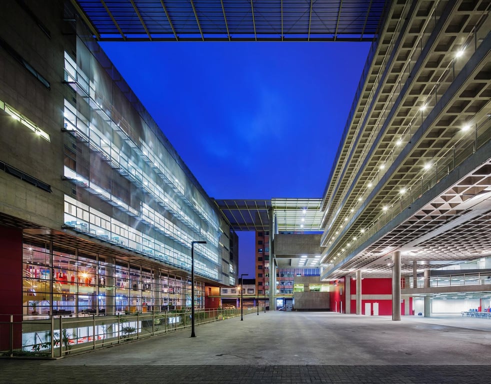 Fachada de escola técnica estadual em São Paulo
