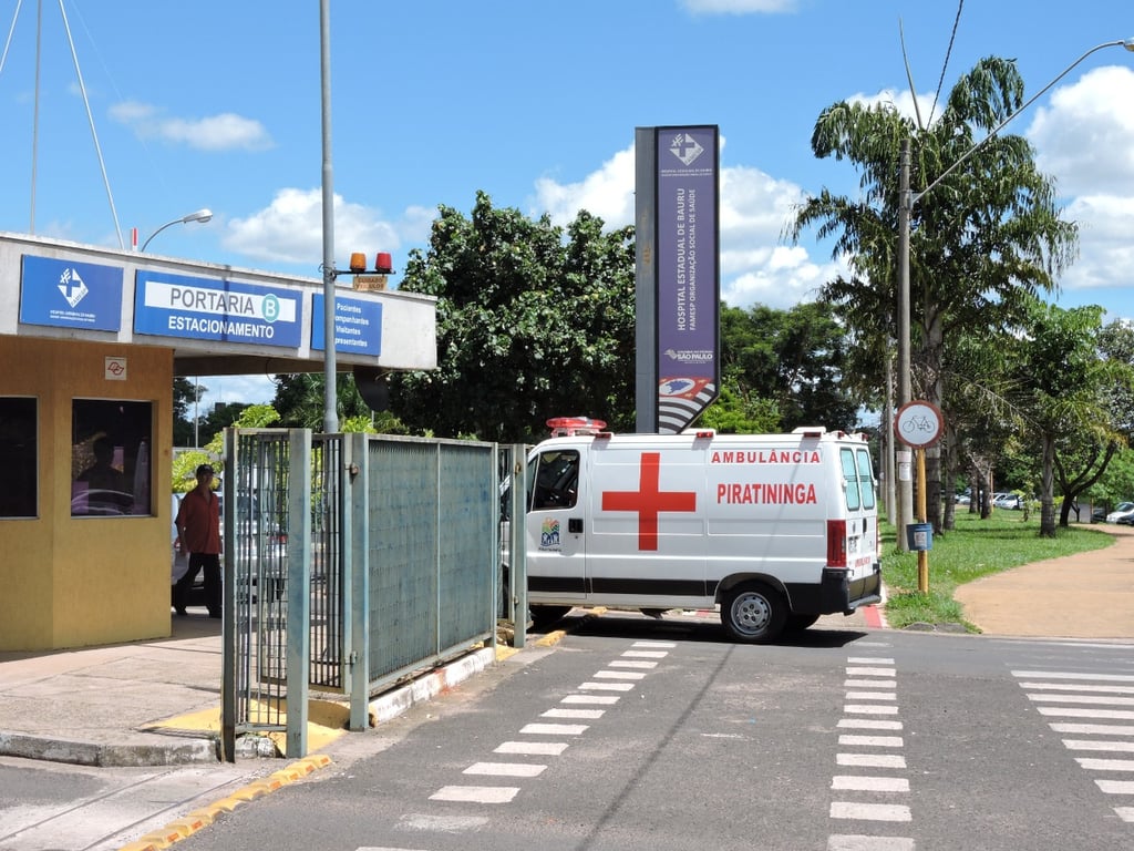 Entrada do Hospital Estadual de Bauru (HEB)