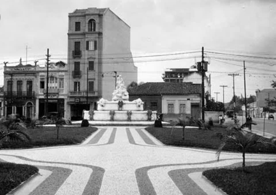 Praça central de Júlio Mesquita SP, região de Marília