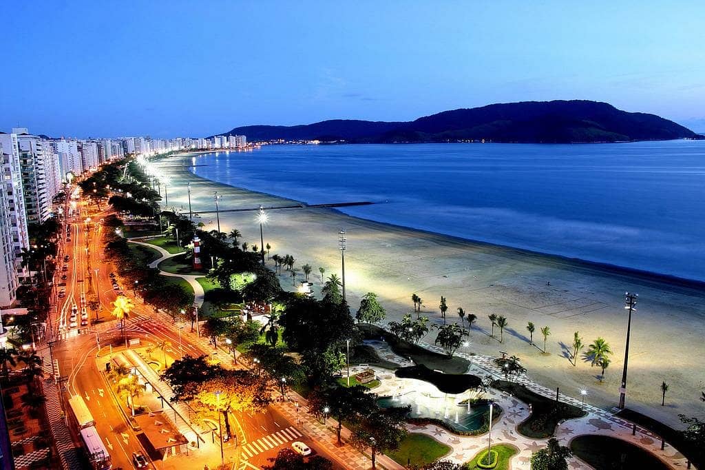 Orla de Santos ao entardecer