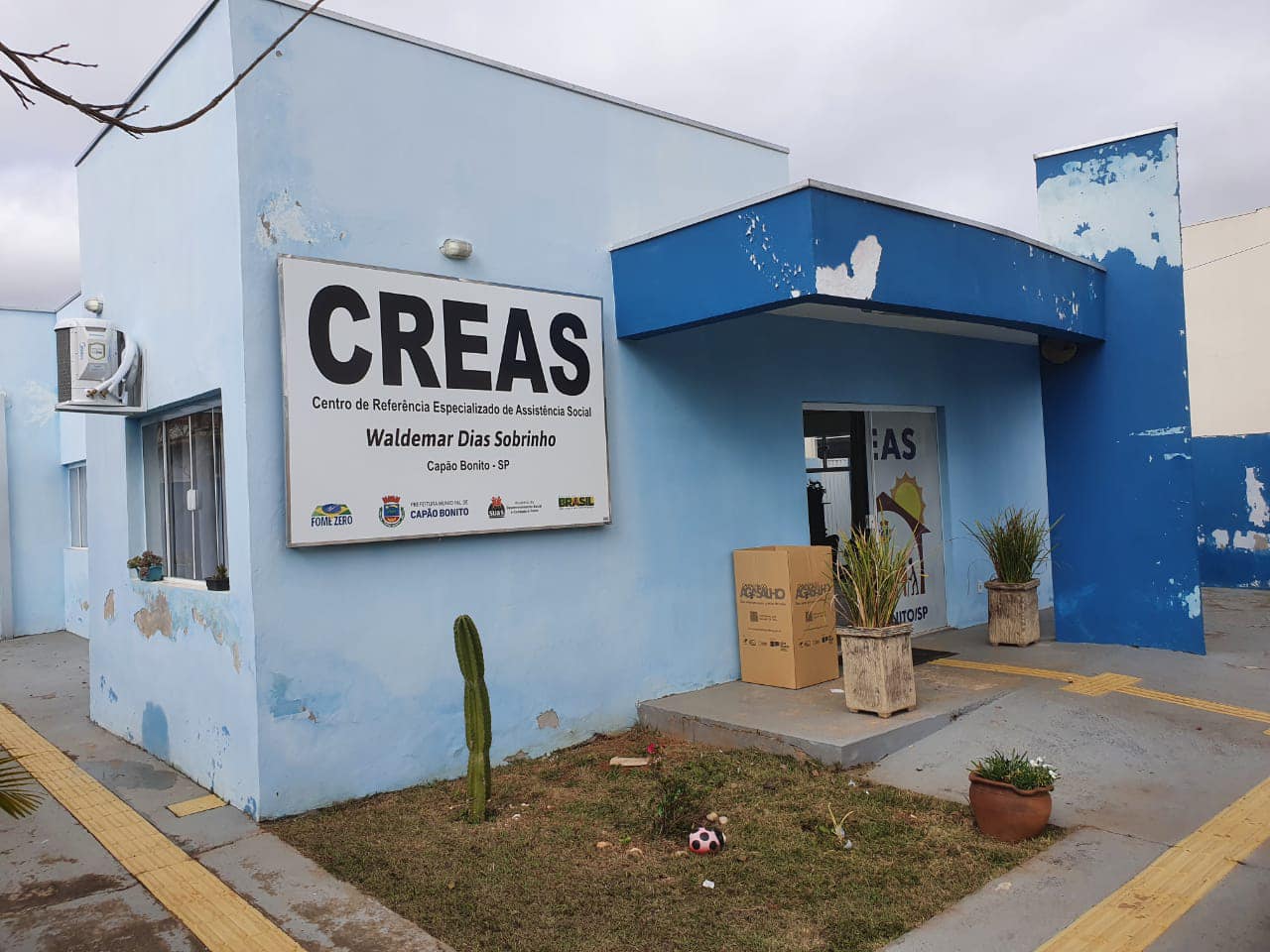 Ilustração institucional de um CREAS no Brasil