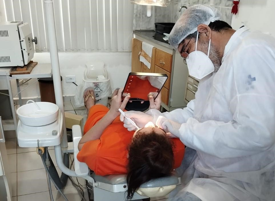 Atendimento em consultório odontológico no SUS, ilustrativo