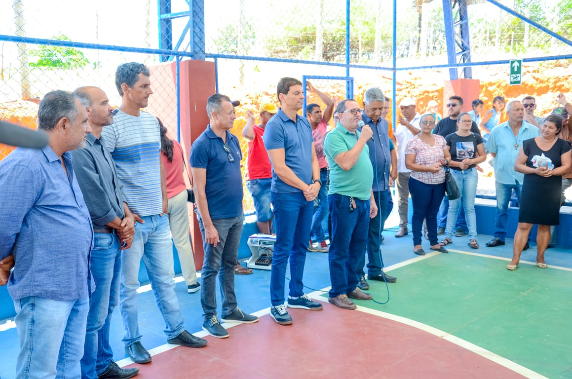 Quadra poliesportiva ao ar livre