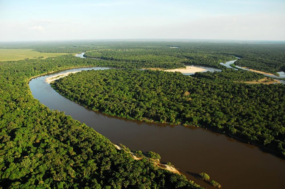 Paisagem rural de Roraima com áreas de lavrado e atividades agropecuárias