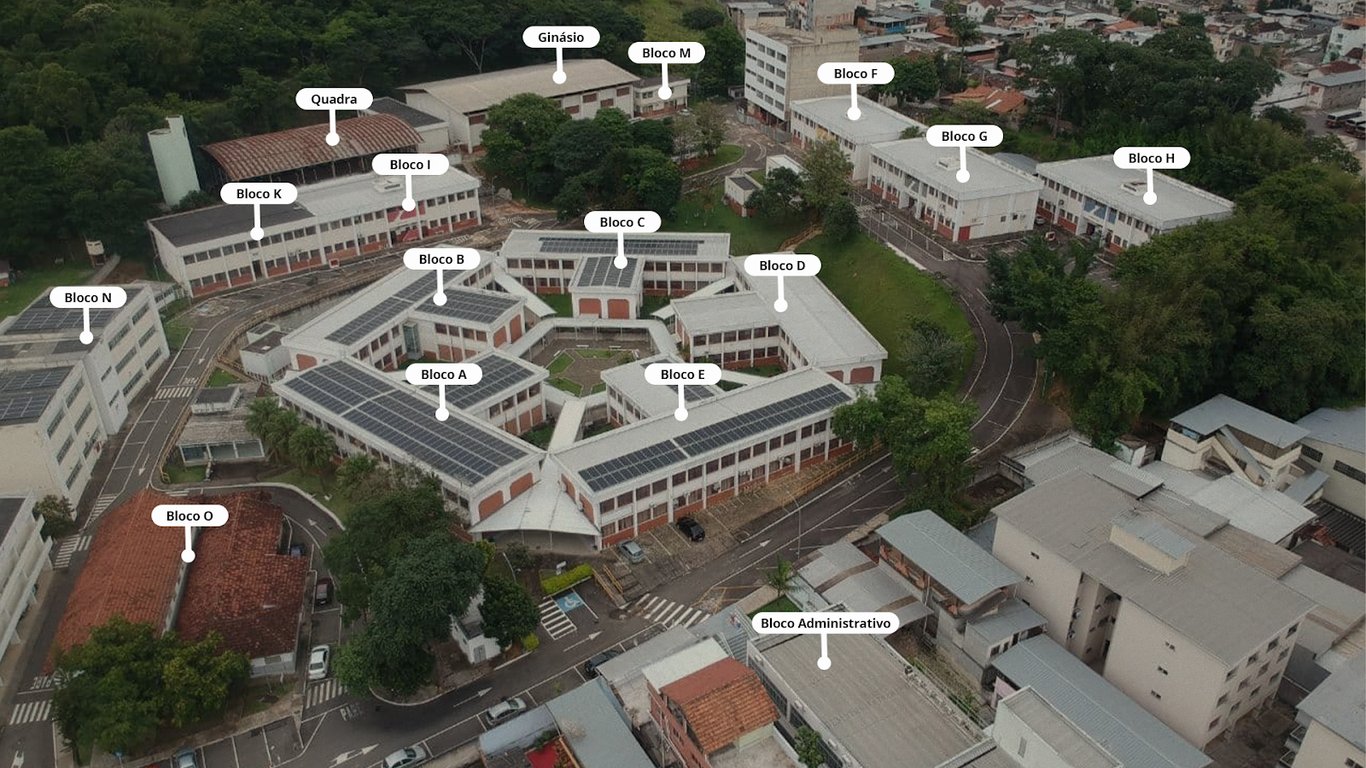 Vista aérea de campus educacional com múltiplos prédios e áreas de esporte