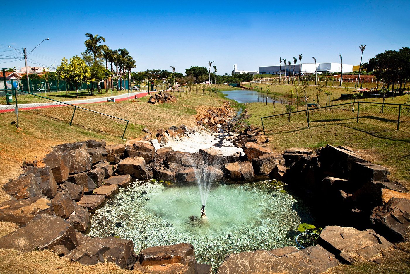Parque urbano e lago em Estrela d’Oeste SP