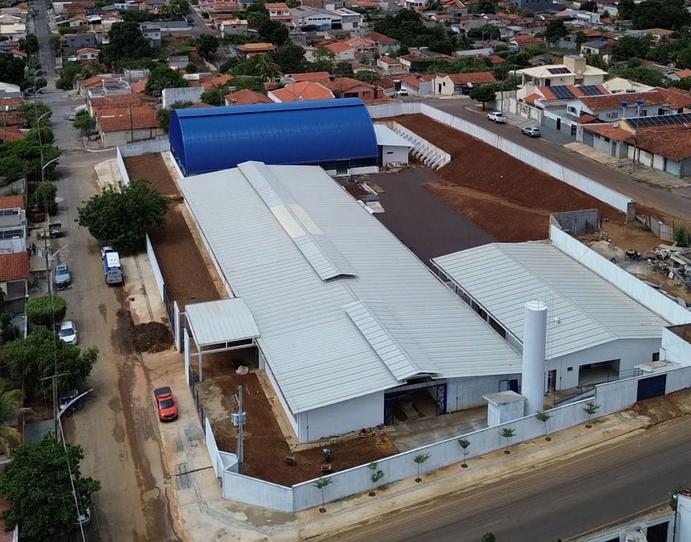Fachada de prédio público municipal em Mato Grosso, imagem ilustrativa para processo seletivo