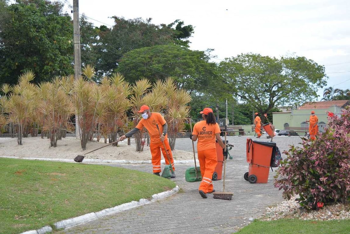 Rotina de manutenção urbana ilustra atividades típicas do cargo