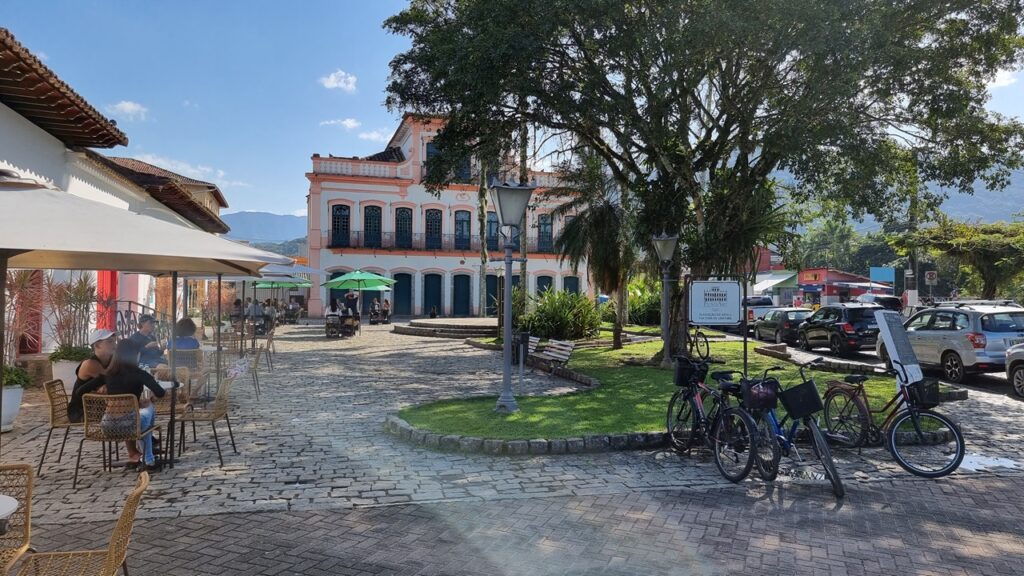 Centro de Assis SP em dia ensolarado