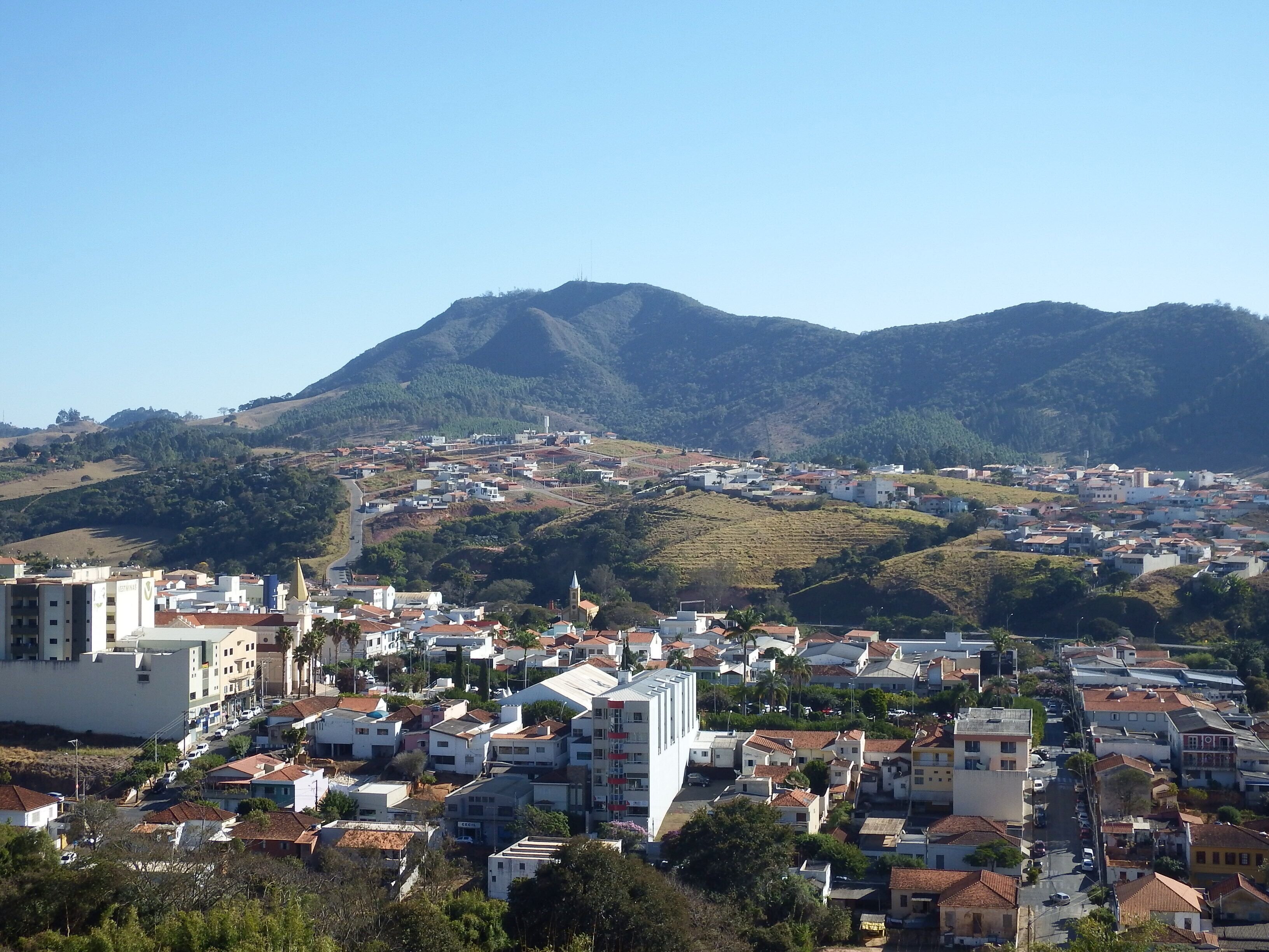 Vista aérea de cidade na Zona da Mata mineira