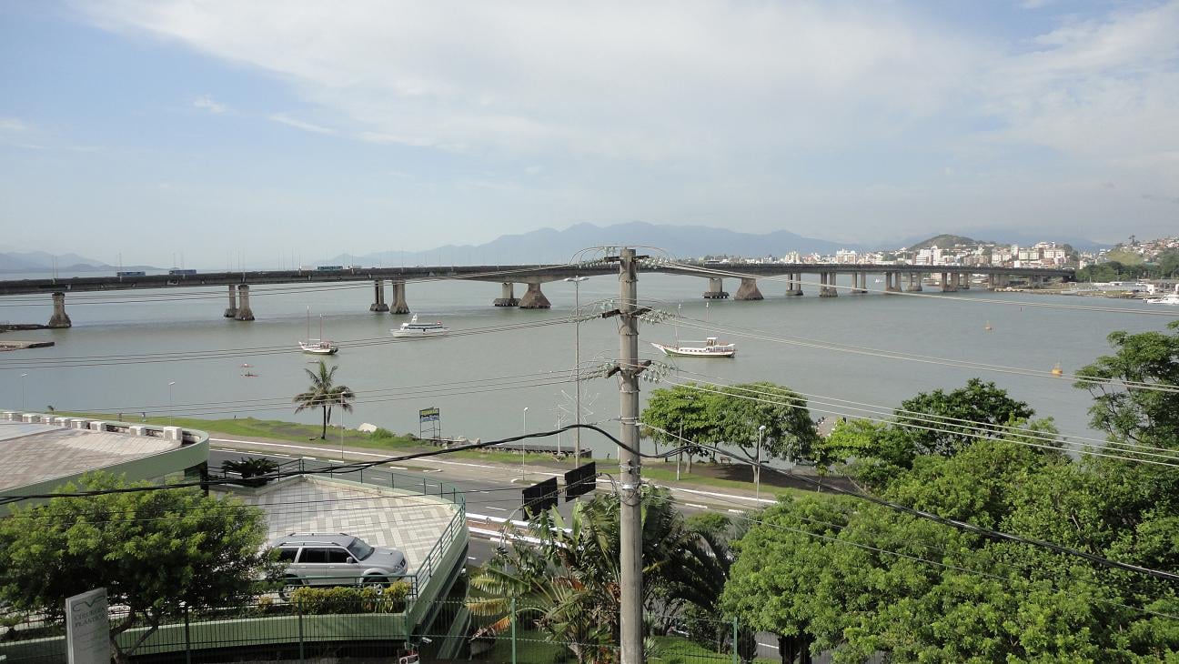 Ponte Hercílio Luz ao entardecer, ícone de Florianópolis