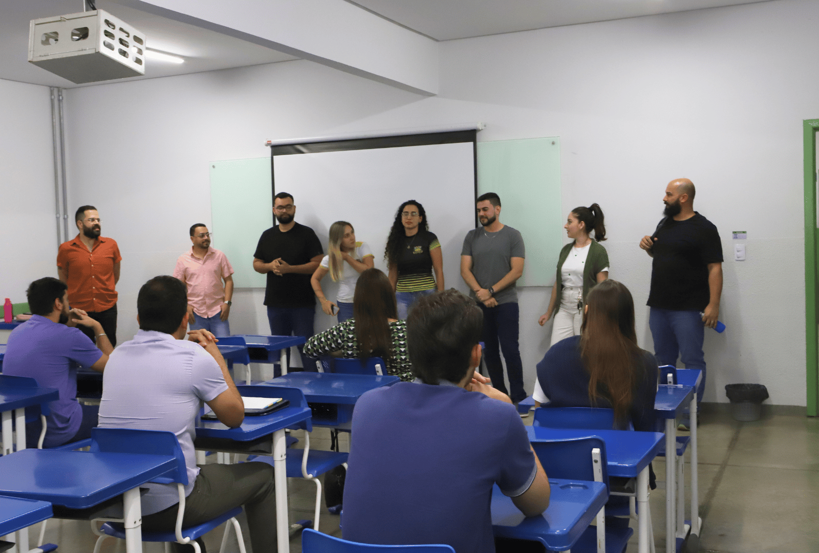 Sala de aula universitária em atividade