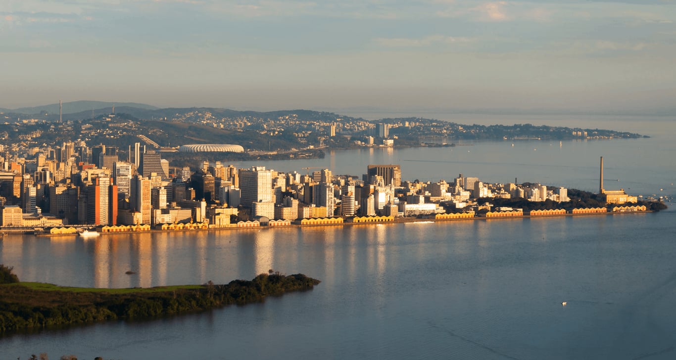 Vista panorâmica da Região Metropolitana de Porto Alegre ao entardecer