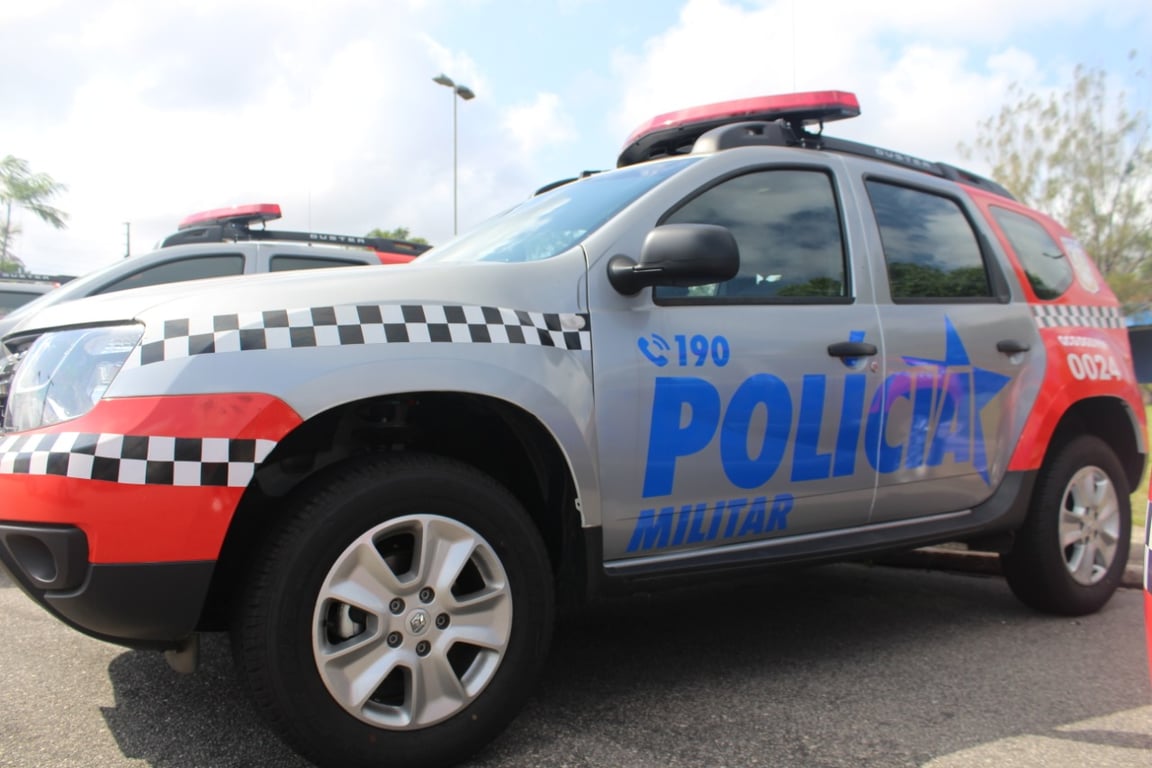 Viatura da Polícia Civil do Pará estacionada em via urbana de Belém