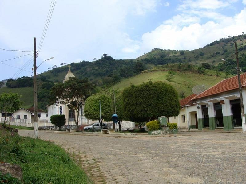 Vista aérea de cidade nos Campos Gerais do Paraná